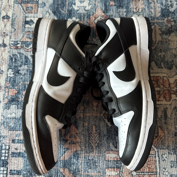 Nike Panda Dunks - Picture 4 of 8